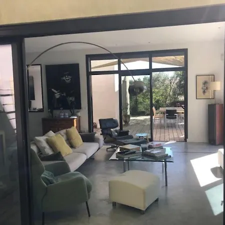 Maison D'architecte Entre Nimes Et Montpellier קאלביסון