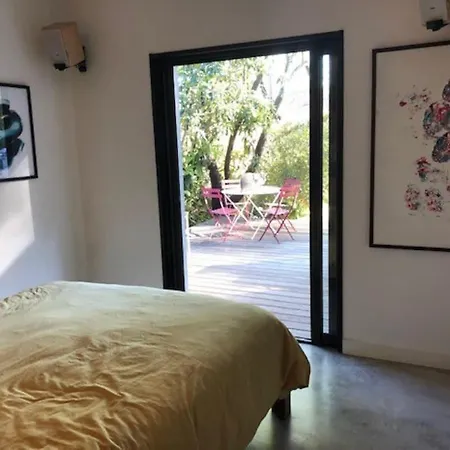 מלון Maison D'architecte Entre Nimes Et Montpellier קאלביסון
